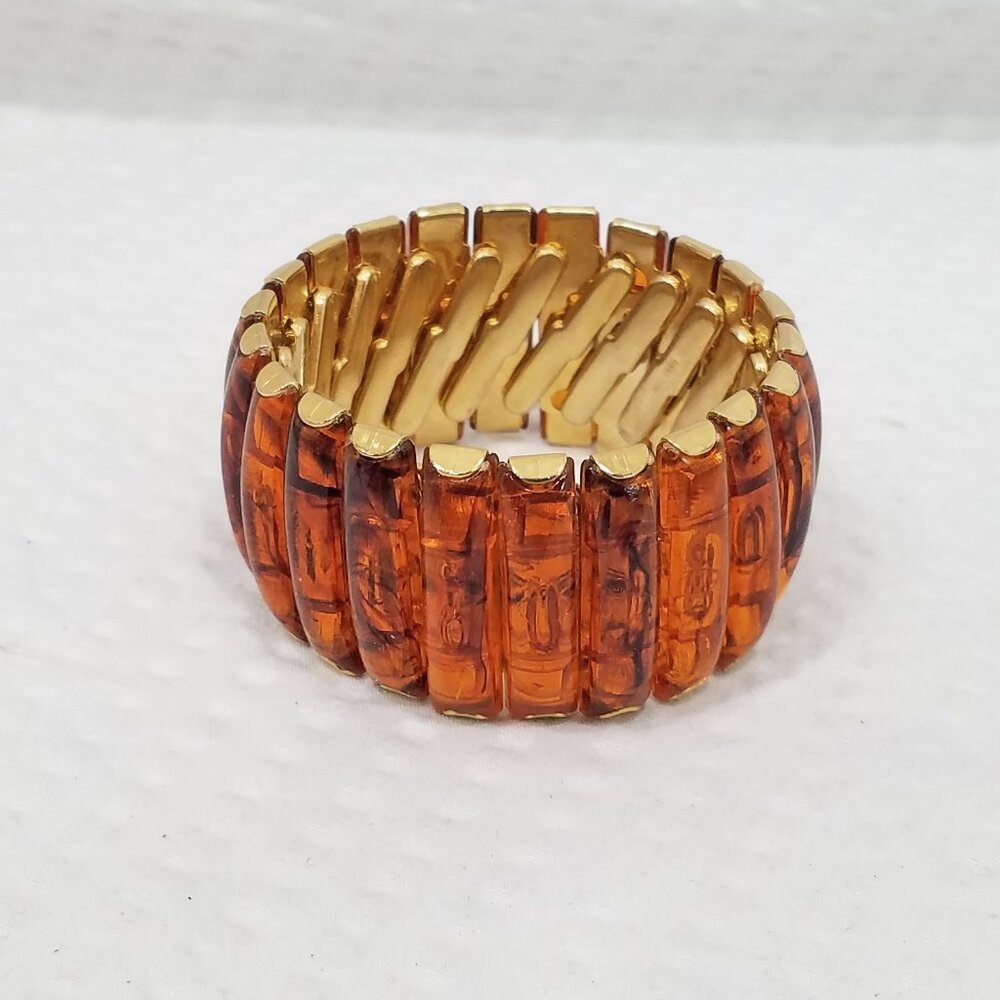 Vintage Mid Century Amber Cognac Lucite Expandable Gold Tone Band Domed Bracelet - Picture 5 of 6